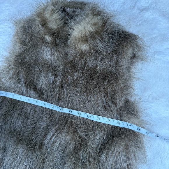 Johnnie B Quality Goods Mini Boden Faux Furry Vest Size 16+ Teens/Women's Small - Picture 3 of 8